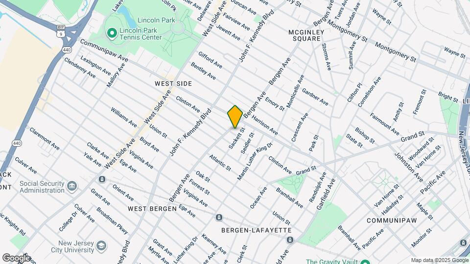 118 Clinton Ave Map and Location Details