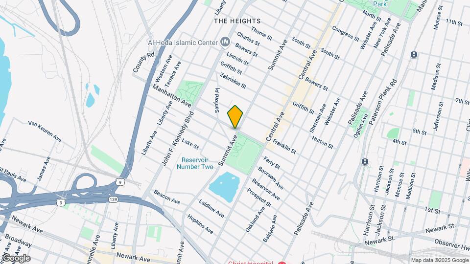 121 Manhattan Ave, Unit 3 Map and Location Details
