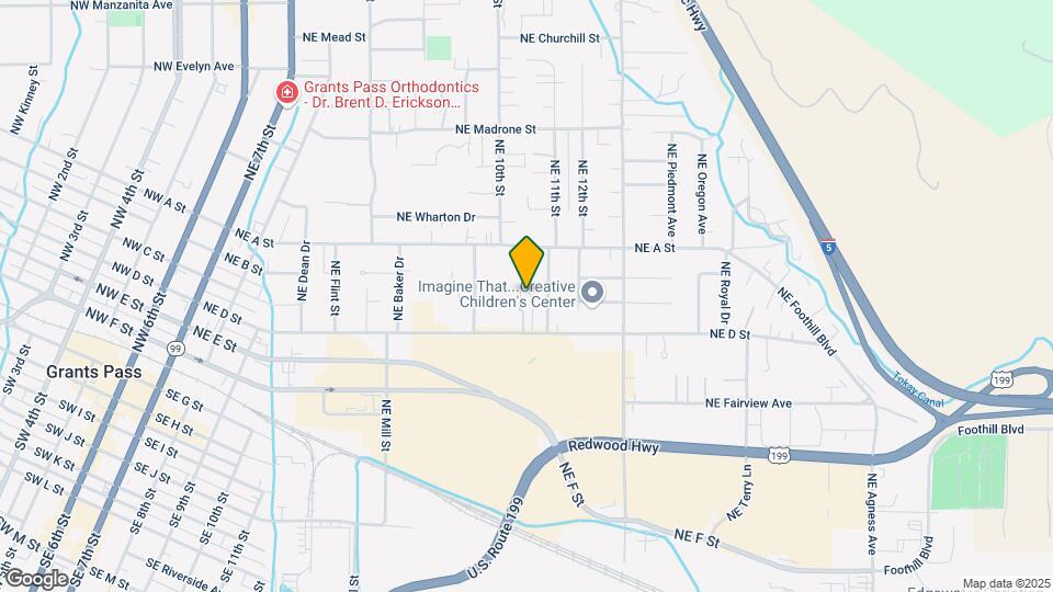 433 NE Silverwood Pl Map and Location Details