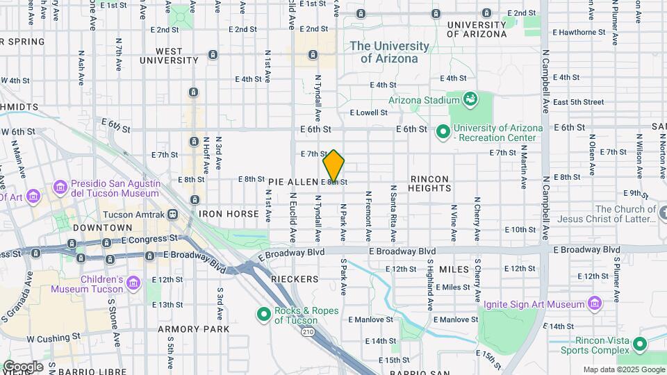 928 E 8th St Map and Location Details