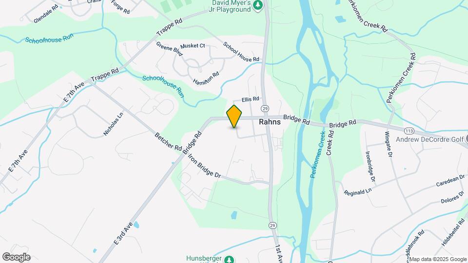 105 Oak St Map and Location Details