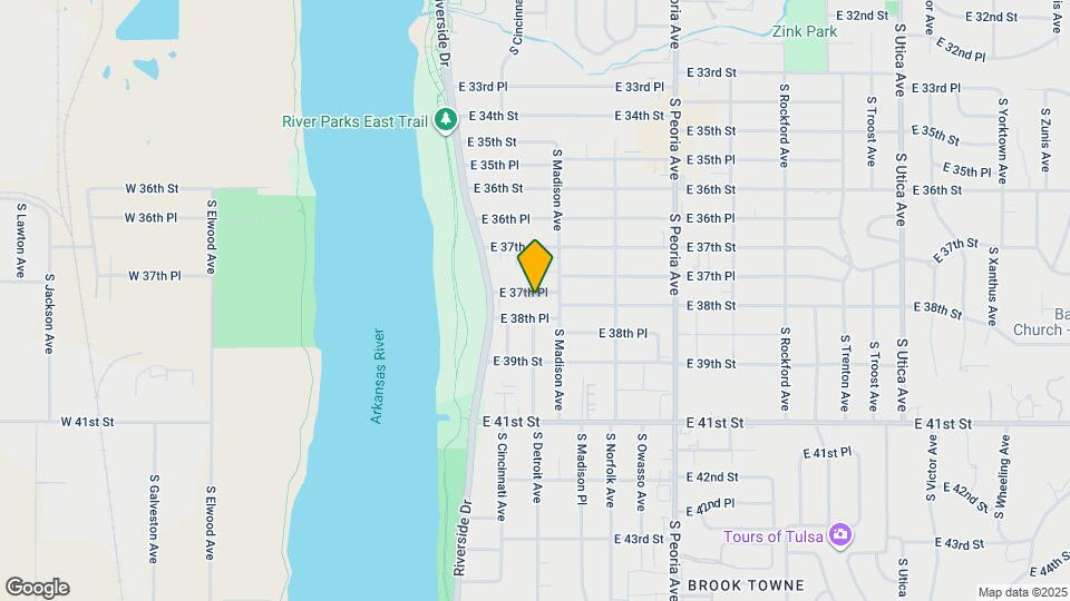 934 E 37th Pl Map and Location Details