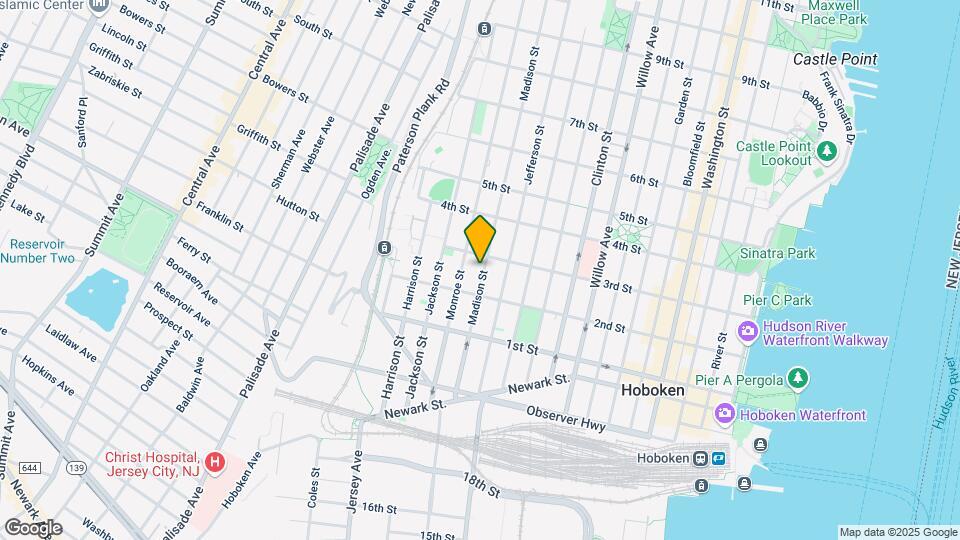220 Madison St Mapa y Detalles de la Ubicación