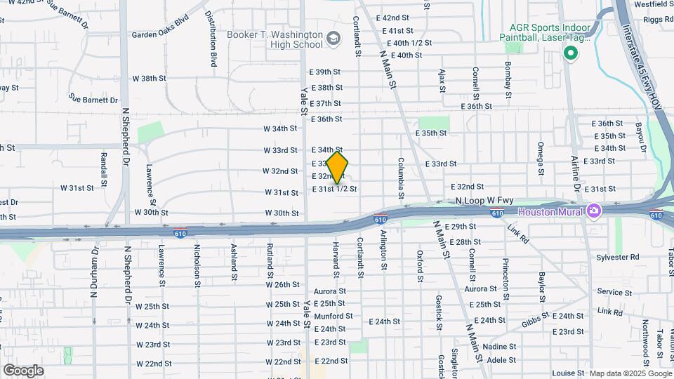 216 E 31st 1/2 St Map and Location Details