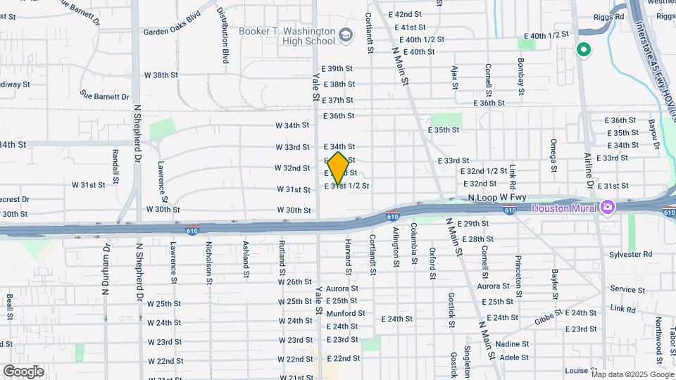 122 E 31st 1/2 St Map and Location Details