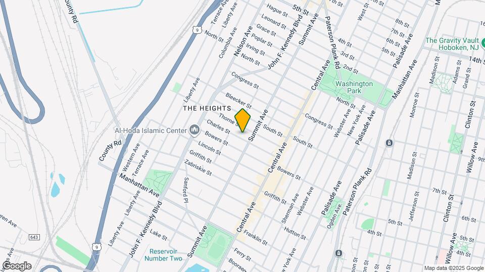 70 Charles St Map and Location Details