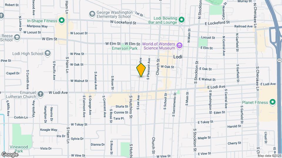 320 W Walnut St Map and Location Details