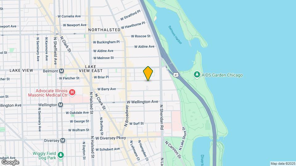 445 W Briar Pl, Unit M06B Map and Location Details