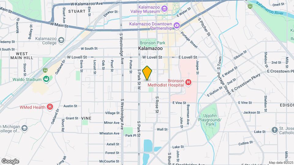 229 W Walnut St, Unit 4 Map and Location Details