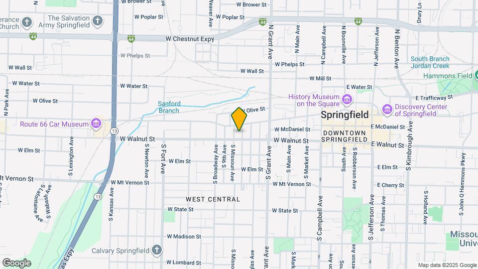 831 W Walnut St, Unit 104 Map and Location Details
