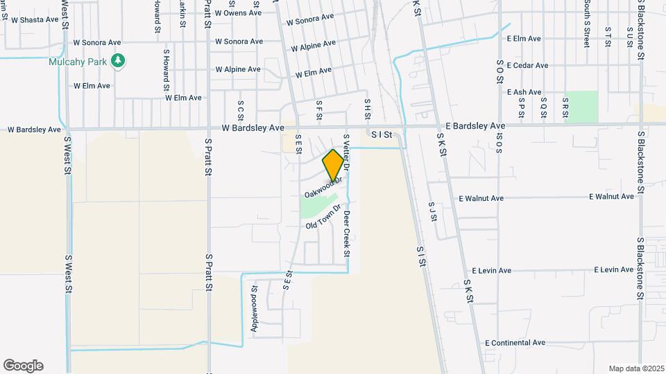 301-445 W Oakwood Dr Map and Location Details