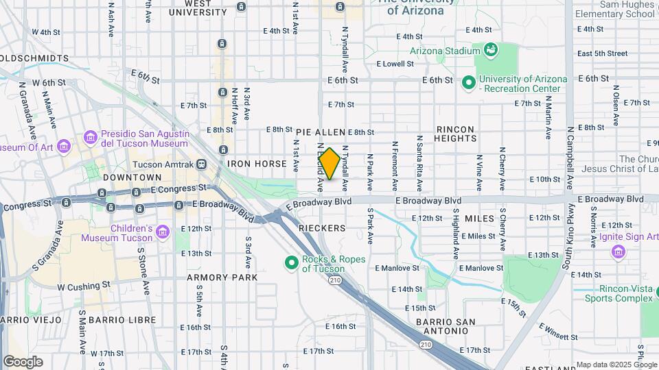 816 E 10th St Map and Location Details