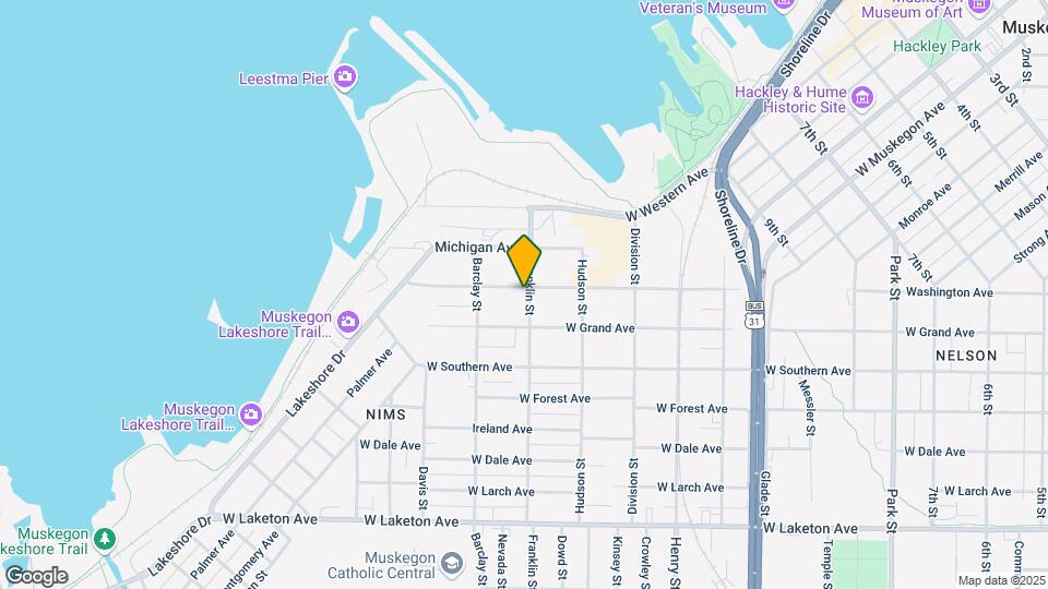 1043 Washington Ave Map and Location Details