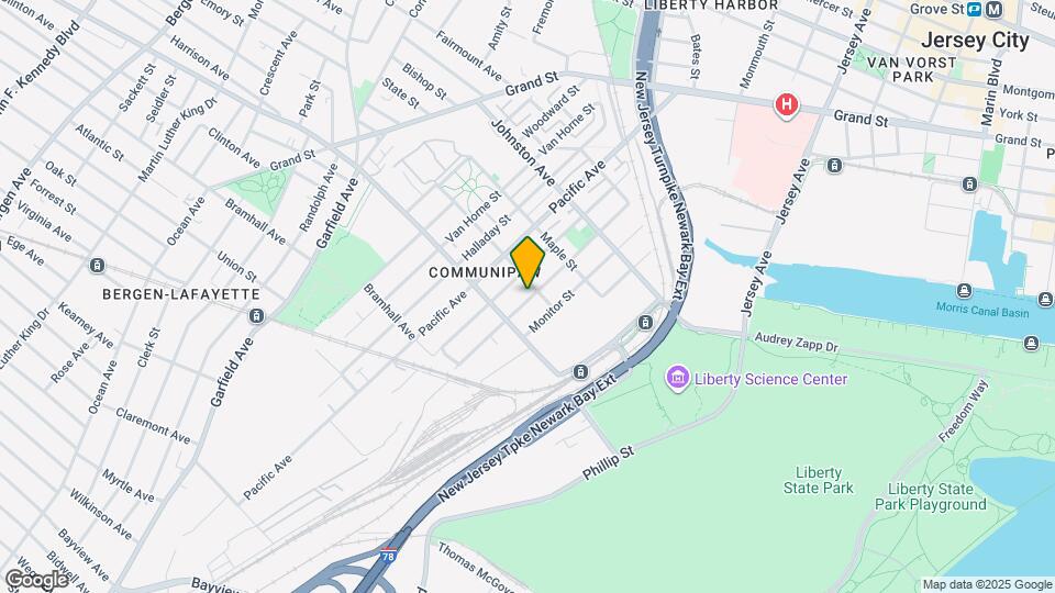 225 Pine St Map and Location Details