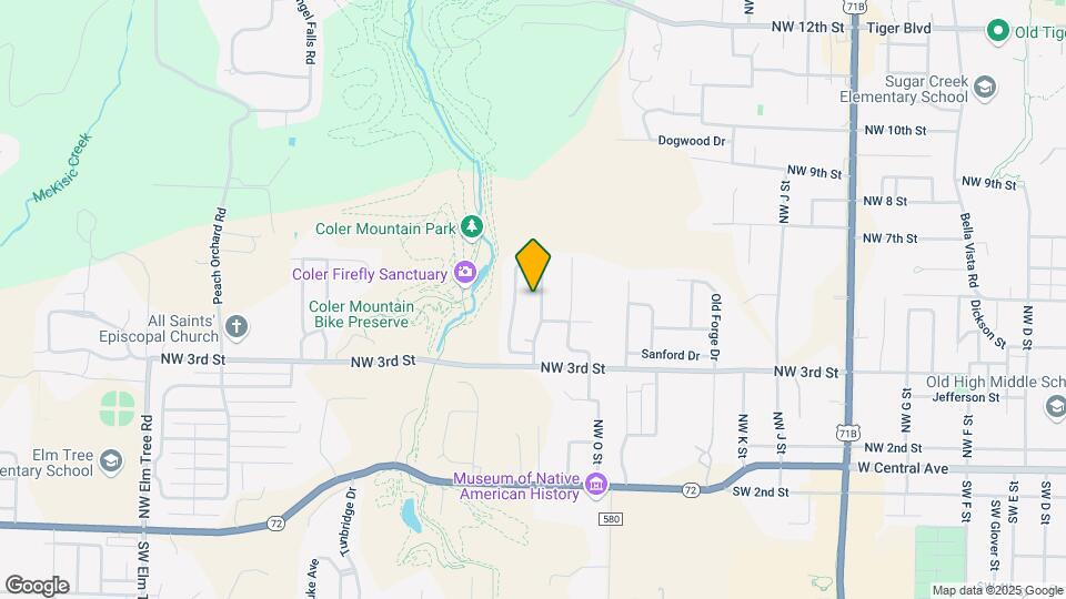 405 NW Saddlebrook Dr Map and Location Details