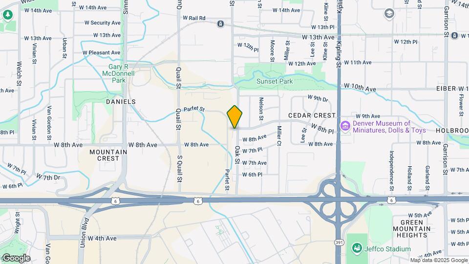 825 Oak St Map and Location Details