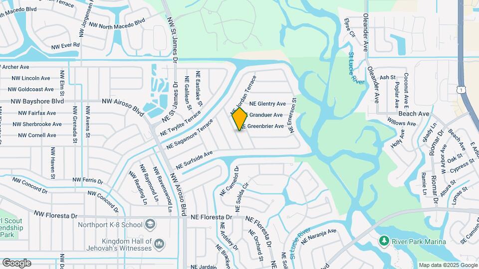 633 NE Larkspur Ln Map and Location Details