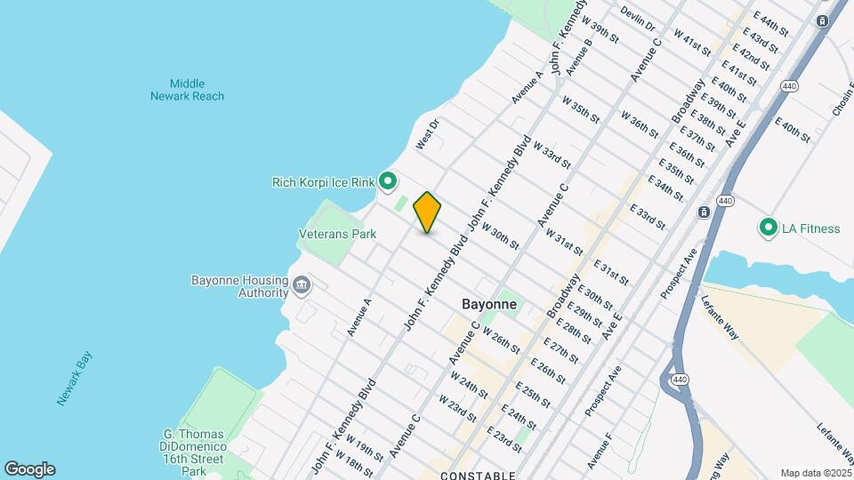 138 W 28th St, Unit 2 Map and Location Details