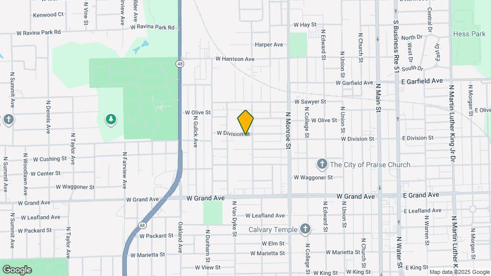 825 W Division St Mapa y Detalles de la Ubicación