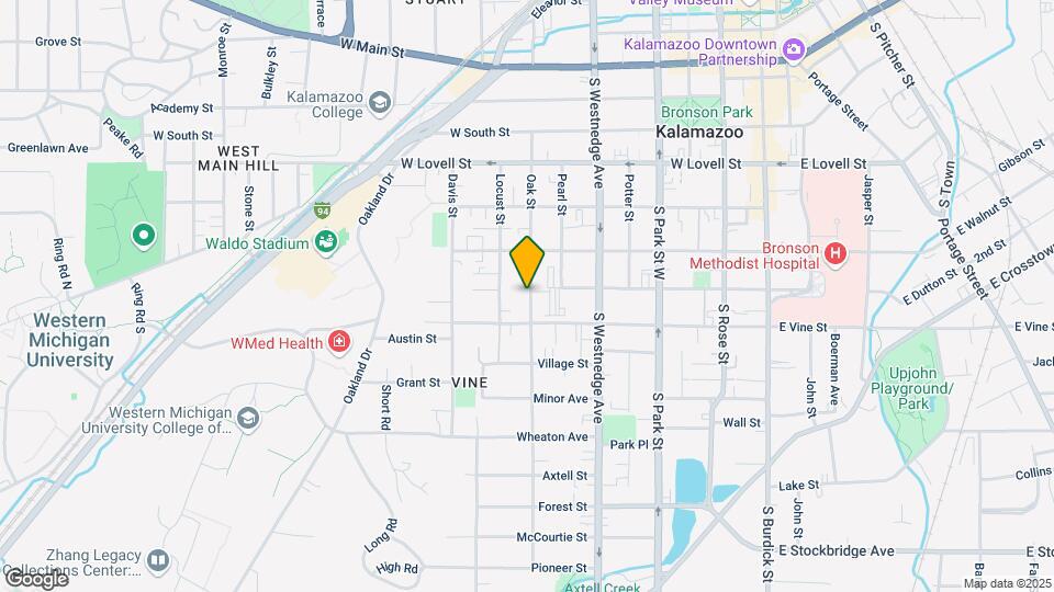 718 Oak St Map and Location Details