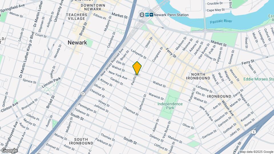 208 Walnut St Map and Location Details