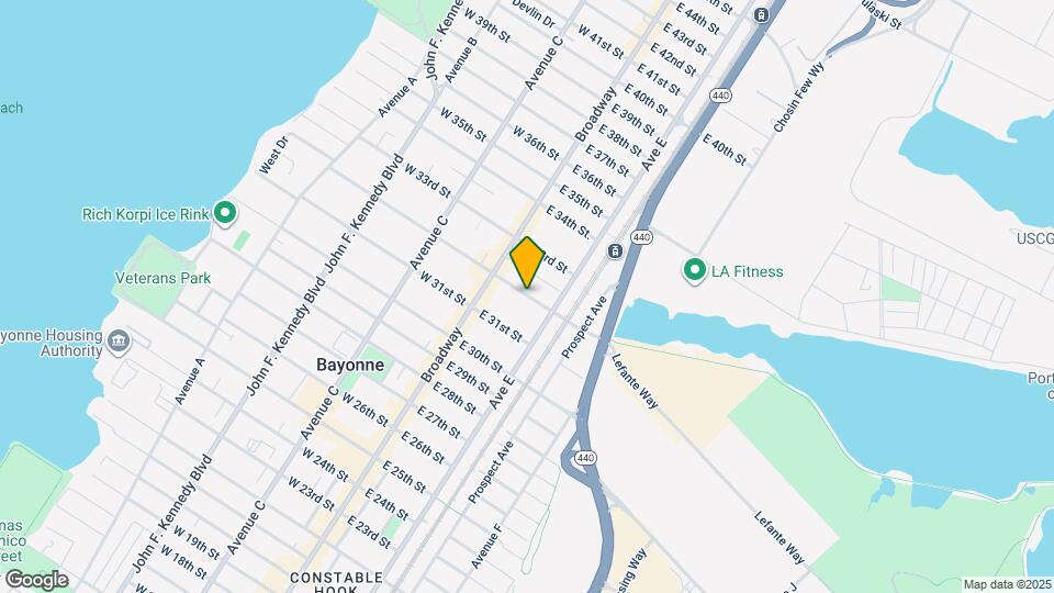 34 E 32ND St Map and Location Details