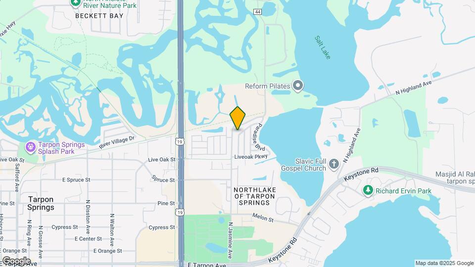 825 Oakwood Dr Map and Location Details