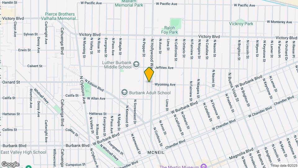 1701 N Hollywood Way Mapa y Detalles de la Ubicación