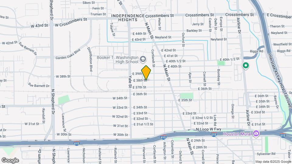 208 E 38th St Map and Location Details