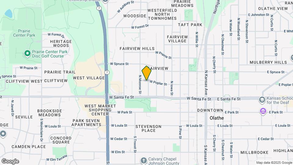 223 N Clinton St Map and Location Details