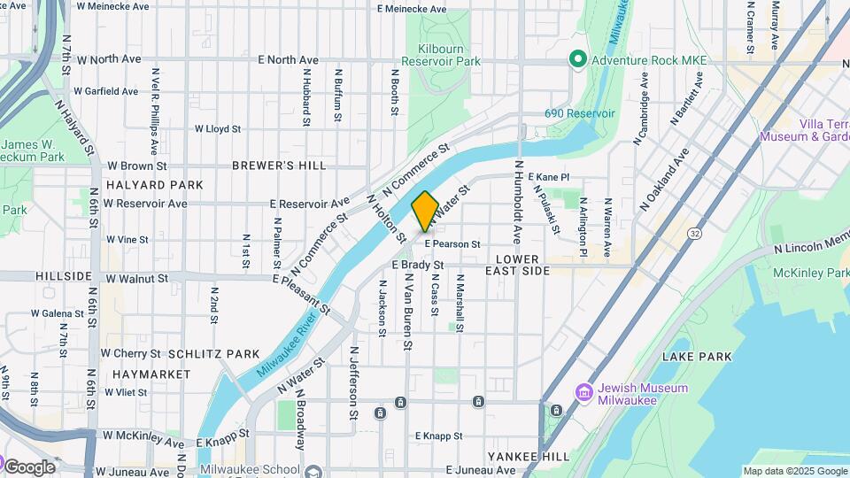 718 E Pearson St Map and Location Details