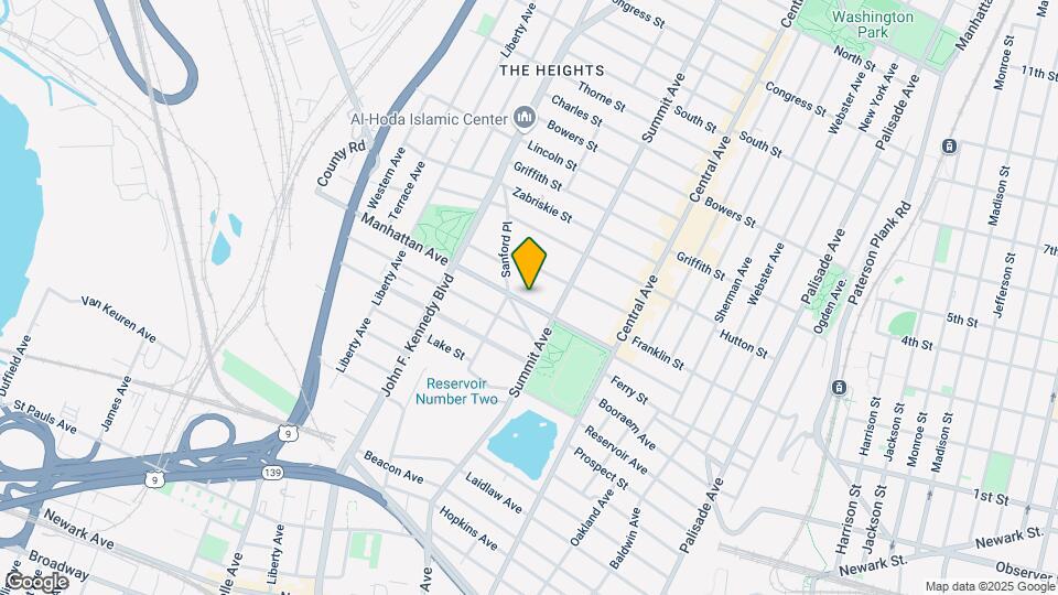 144 Manhattan Ave Map and Location Details