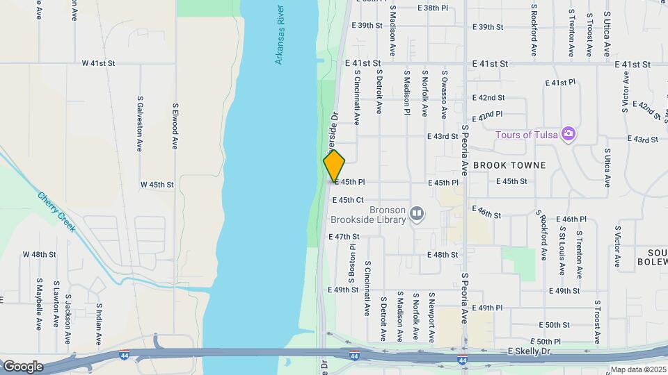 208 E 45th Pl Map and Location Details