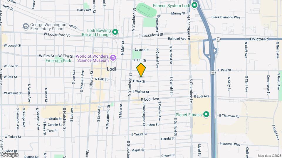 301 E Oak St Mapa y Detalles de la Ubicación