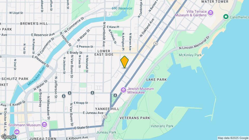 1557 N Farwell Ave Map and Location Details