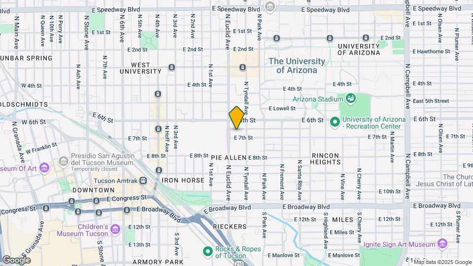 825-827 E 7th St Mapa y Detalles de la Ubicación