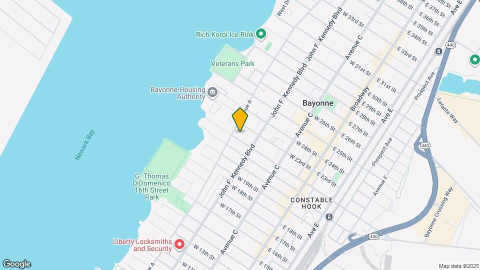 135 W 22nd St Map and Location Details