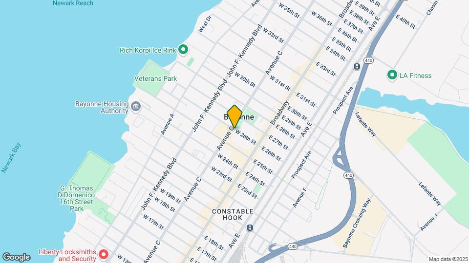 590 Avenue C Mapa y Detalles de la Ubicación