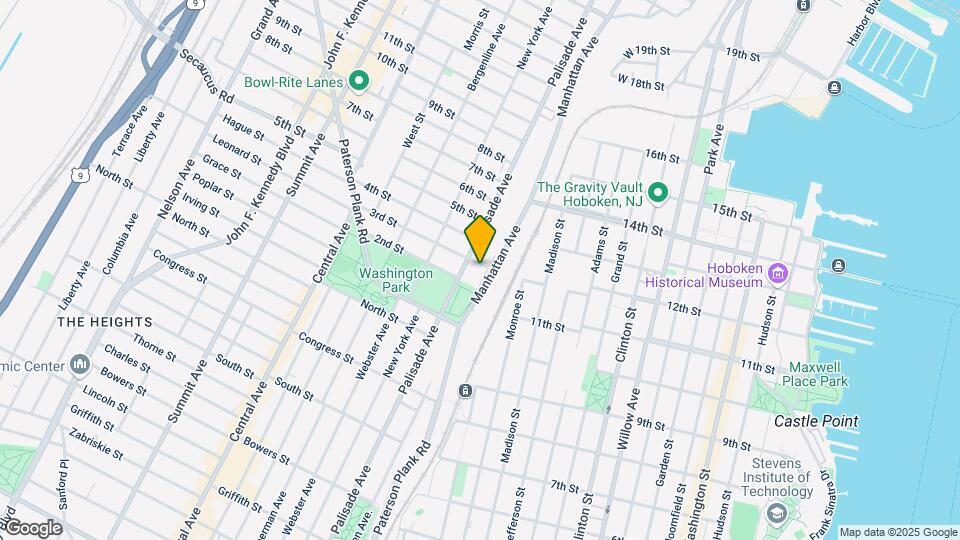 215 Manhattan Ave Mapa y Detalles de la Ubicación