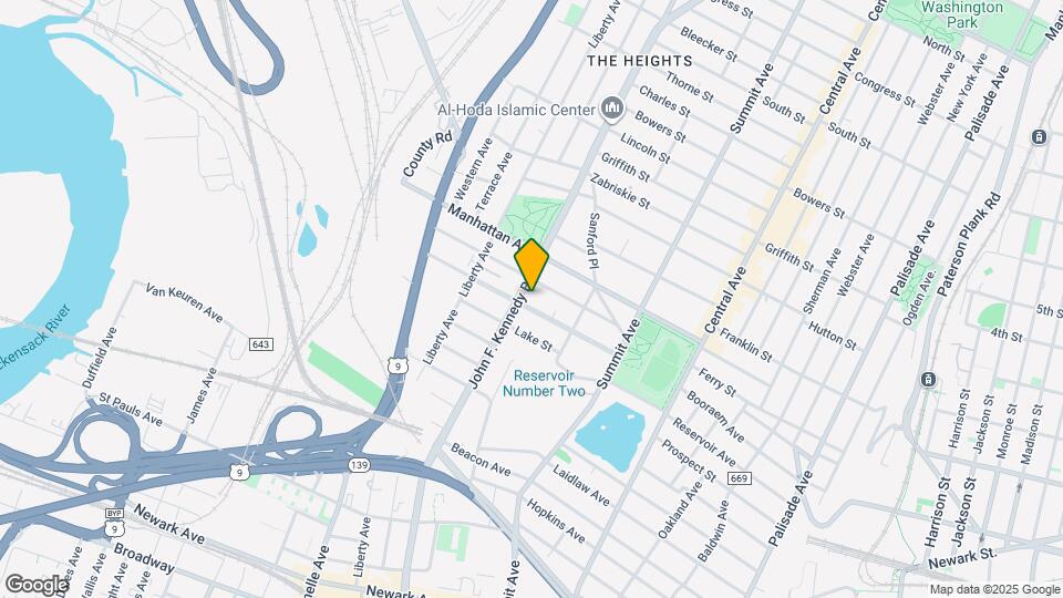 90 Carlton Ave Map and Location Details