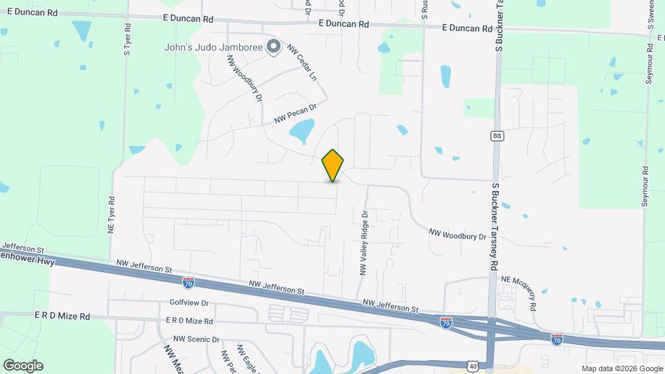 901 NW Hilltop Ln Map and Location Details