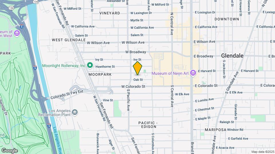 449 Oak St Map and Location Details