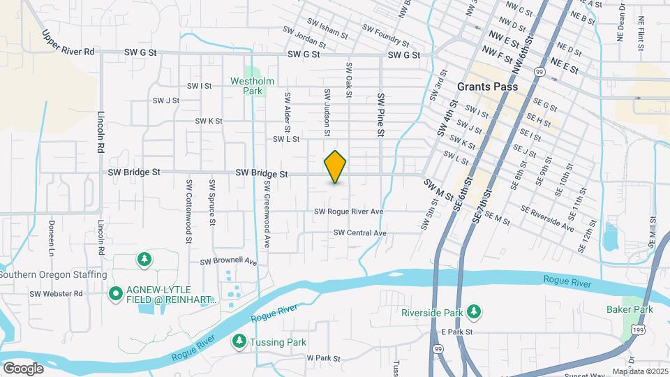 917 SW Bridge St Map and Location Details