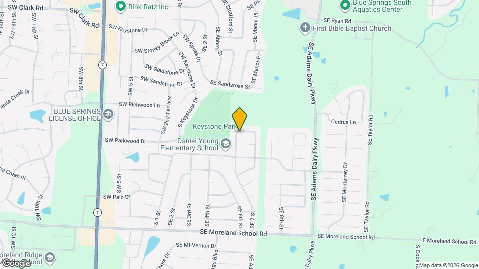 700 SE Redwood Ln Map and Location Details