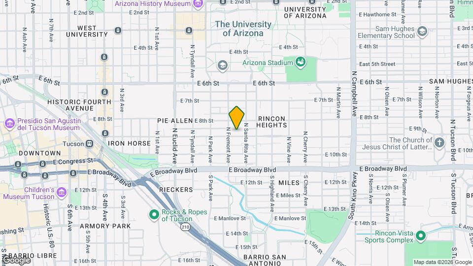 1121 E 9th St Map and Location Details