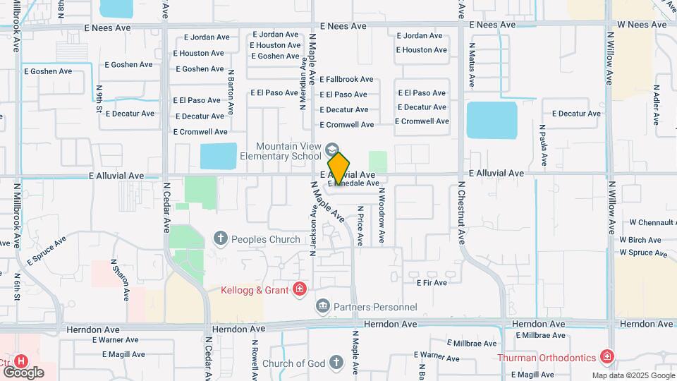 2082 E Minarets Ave Mapa y Detalles de la Ubicación