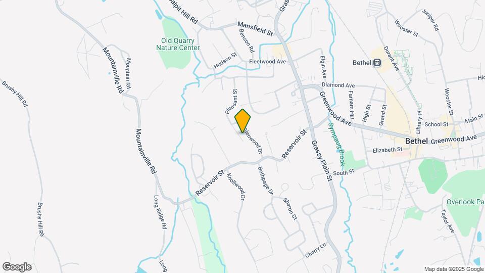 32 Pleasant St Map and Location Details