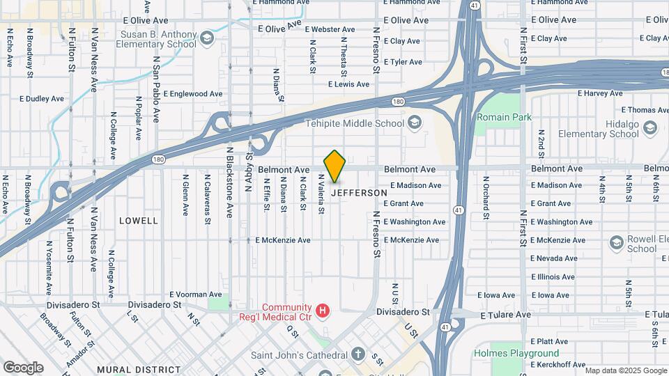 437-445 N Thesta St Mapa y Detalles de la Ubicación