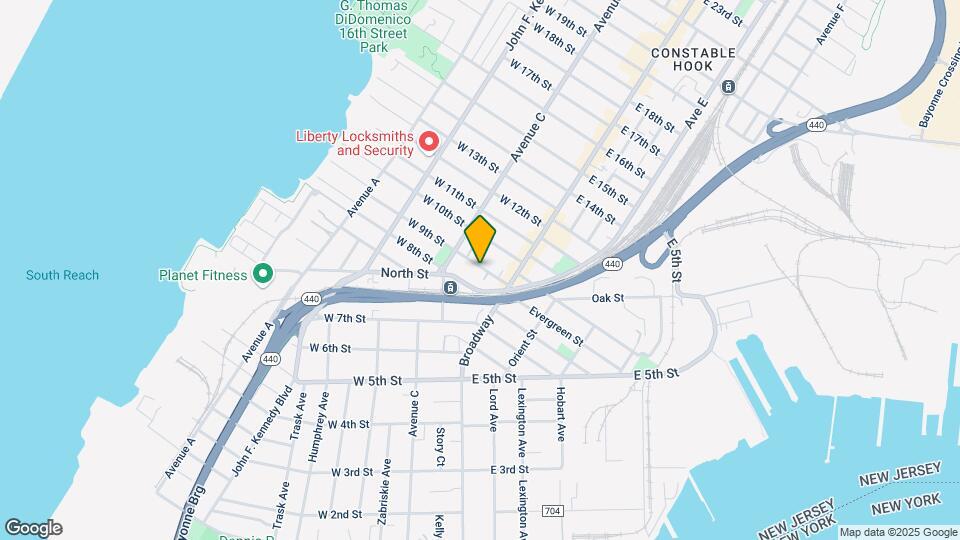 30 W 9th St Mapa y Detalles de la Ubicación