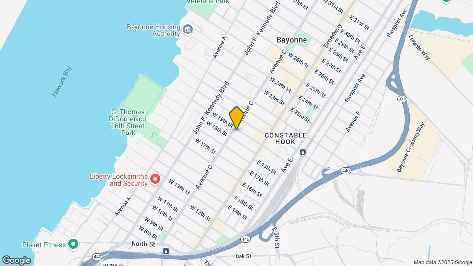 444 Avenue C Mapa y Detalles de la Ubicación